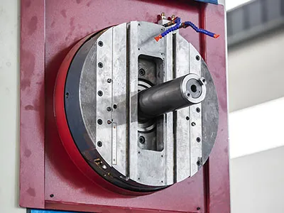 Mandriladora e fresadora CNC tipo mesa