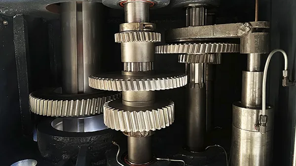 Dispositivo de eliminação de folga de engrenagem dupla